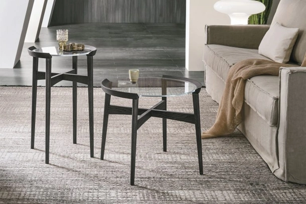 Tavolino rotondo con top in vetroi Bloom di Tomasella
