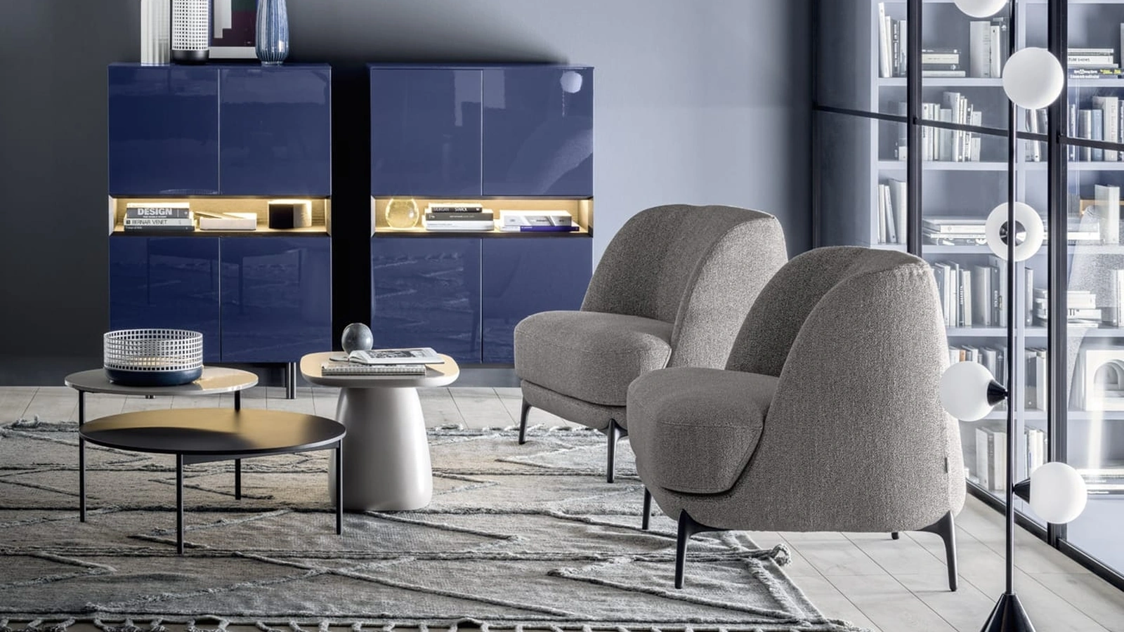 Tavolino di design Cliff in poliuretano laccato opaco di Novamobili