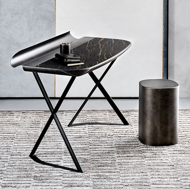 Scrittoio Cocoon Keramik con base in acciaio e piano in ceramica di Cattelan Italia
