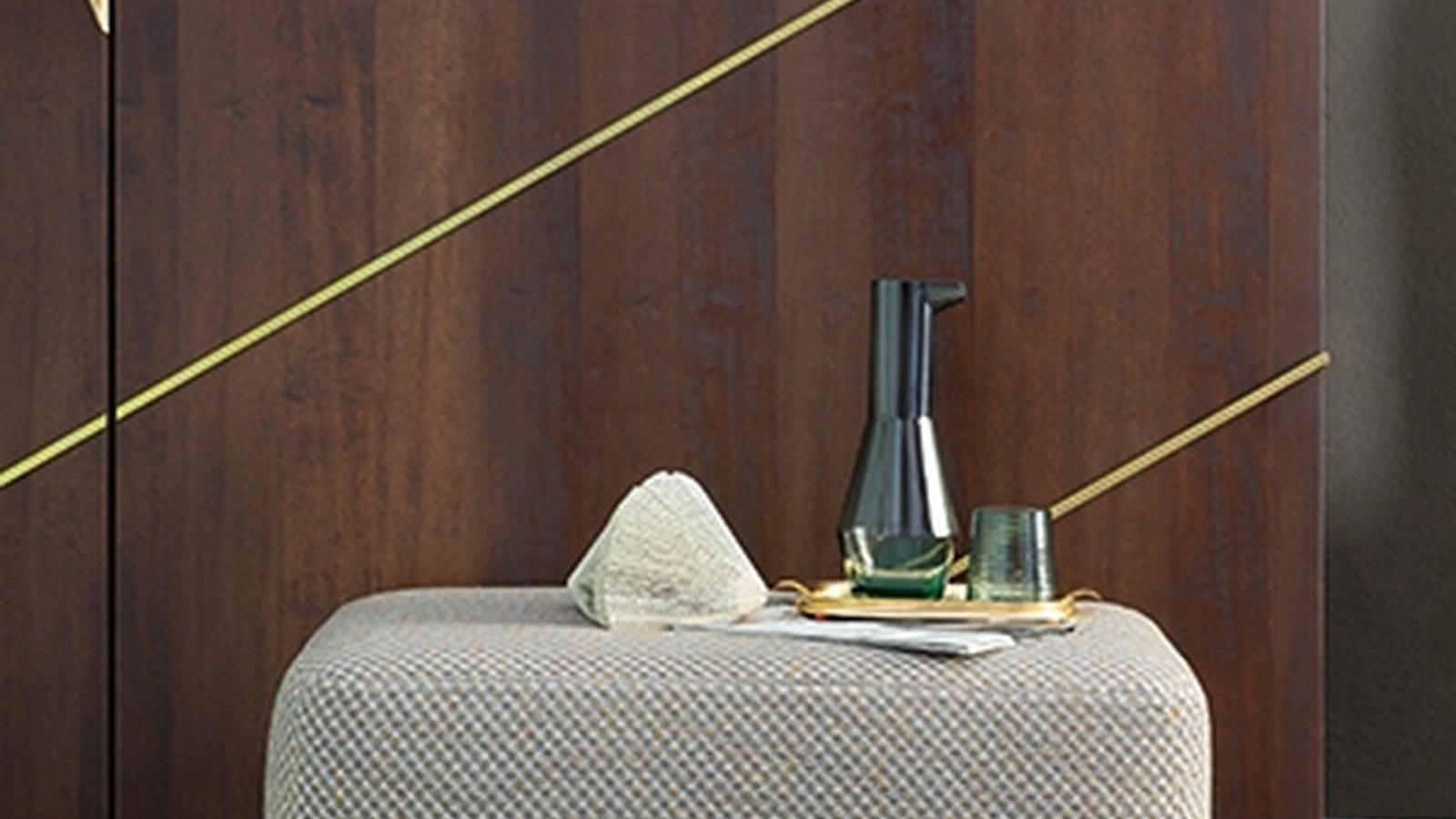 Pouf Cuff in tessuto con piedini in metallo di Bonaldo