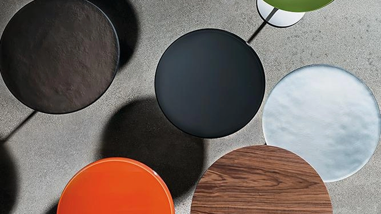 Tavolini Tulip con top rotondo di Sovet