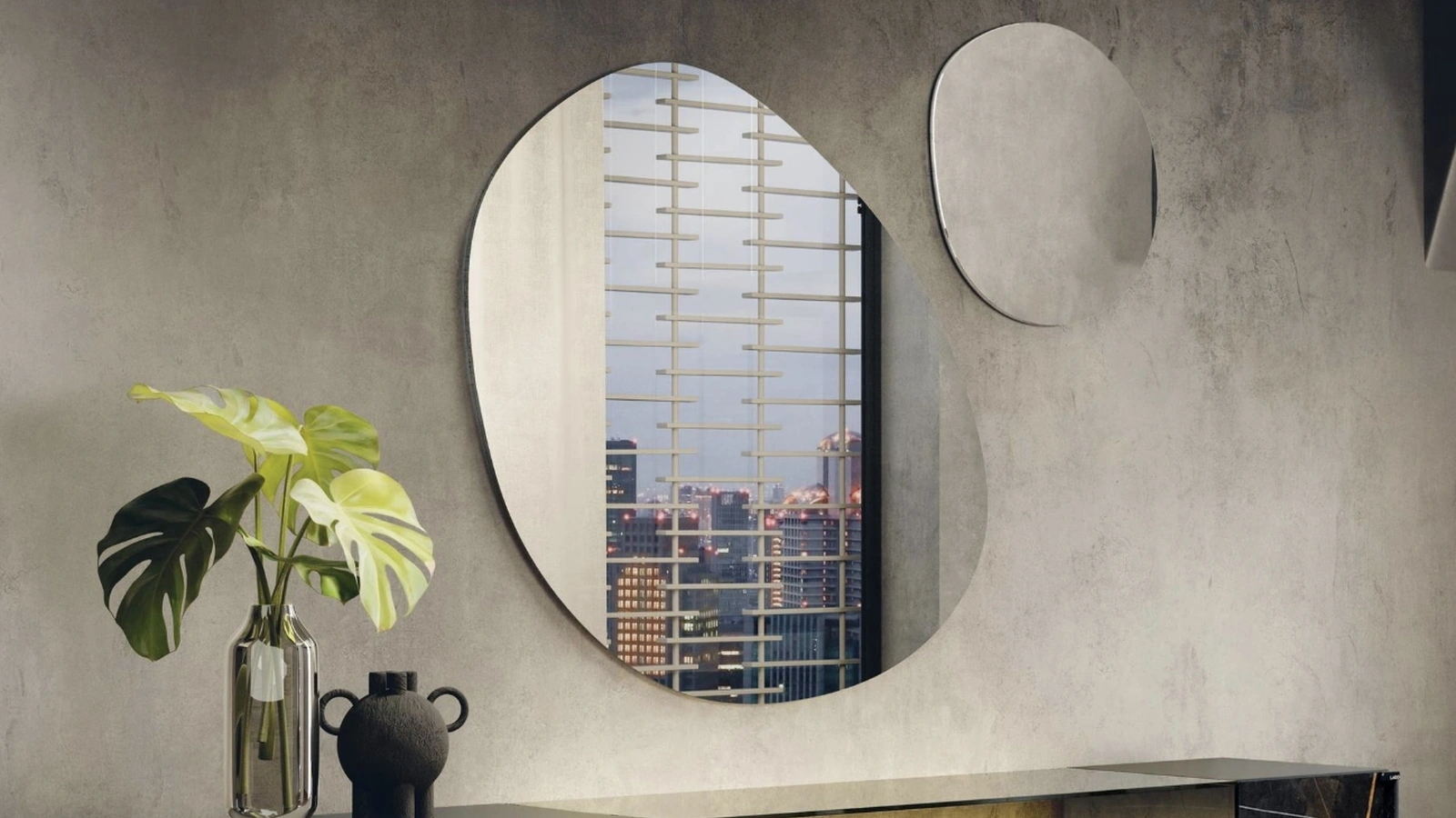 Specchio Pleasure dalla forma asimmetrica di Lago