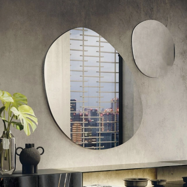 Specchio Pleasure dalla forma asimmetrica di Lago
