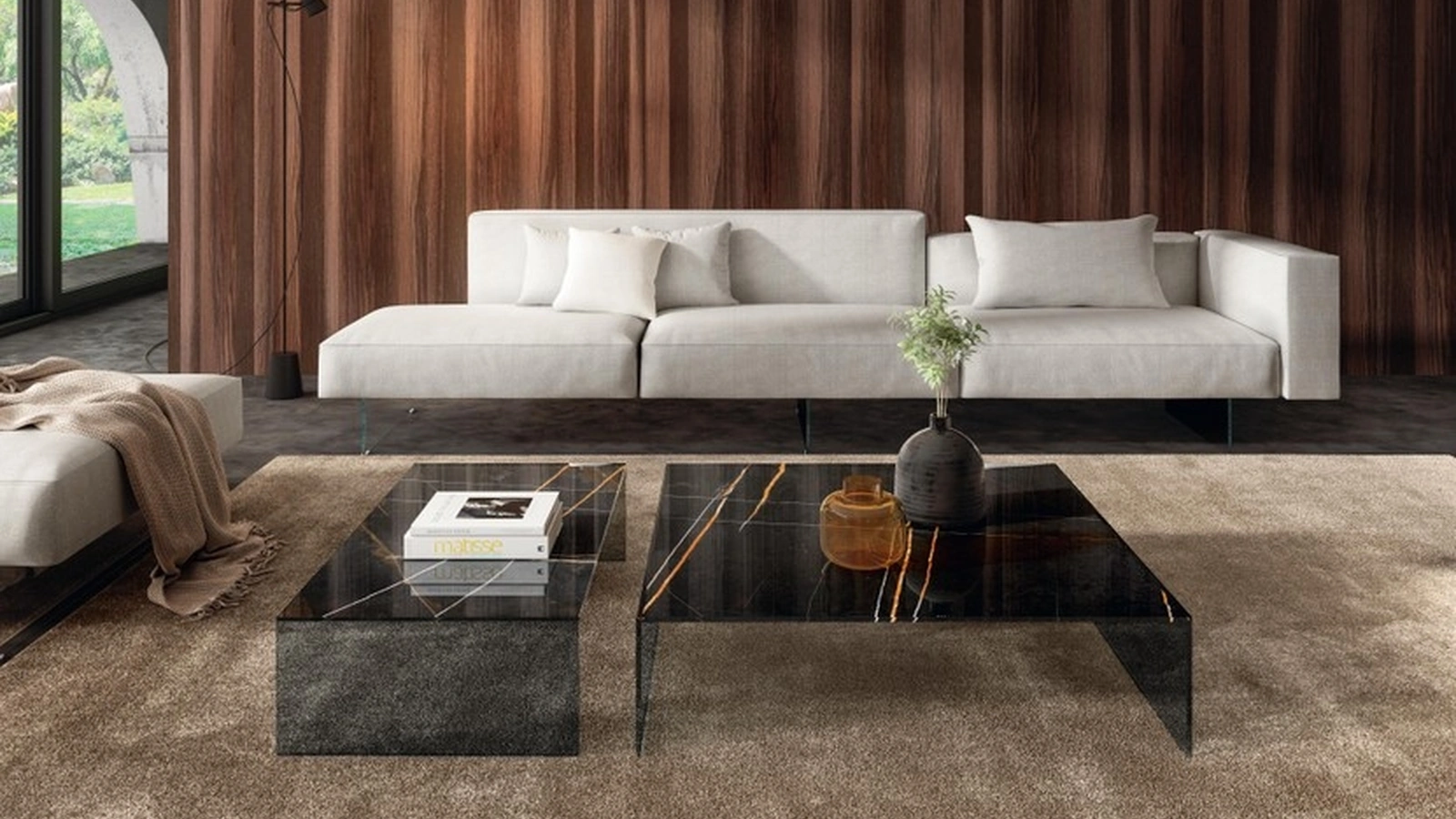 Tavolino Upglass dal design essenziale totalmente in vetro di Lago