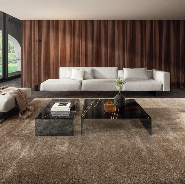 Tavolino Upglass dal design essenziale totalmente in vetro di Lago