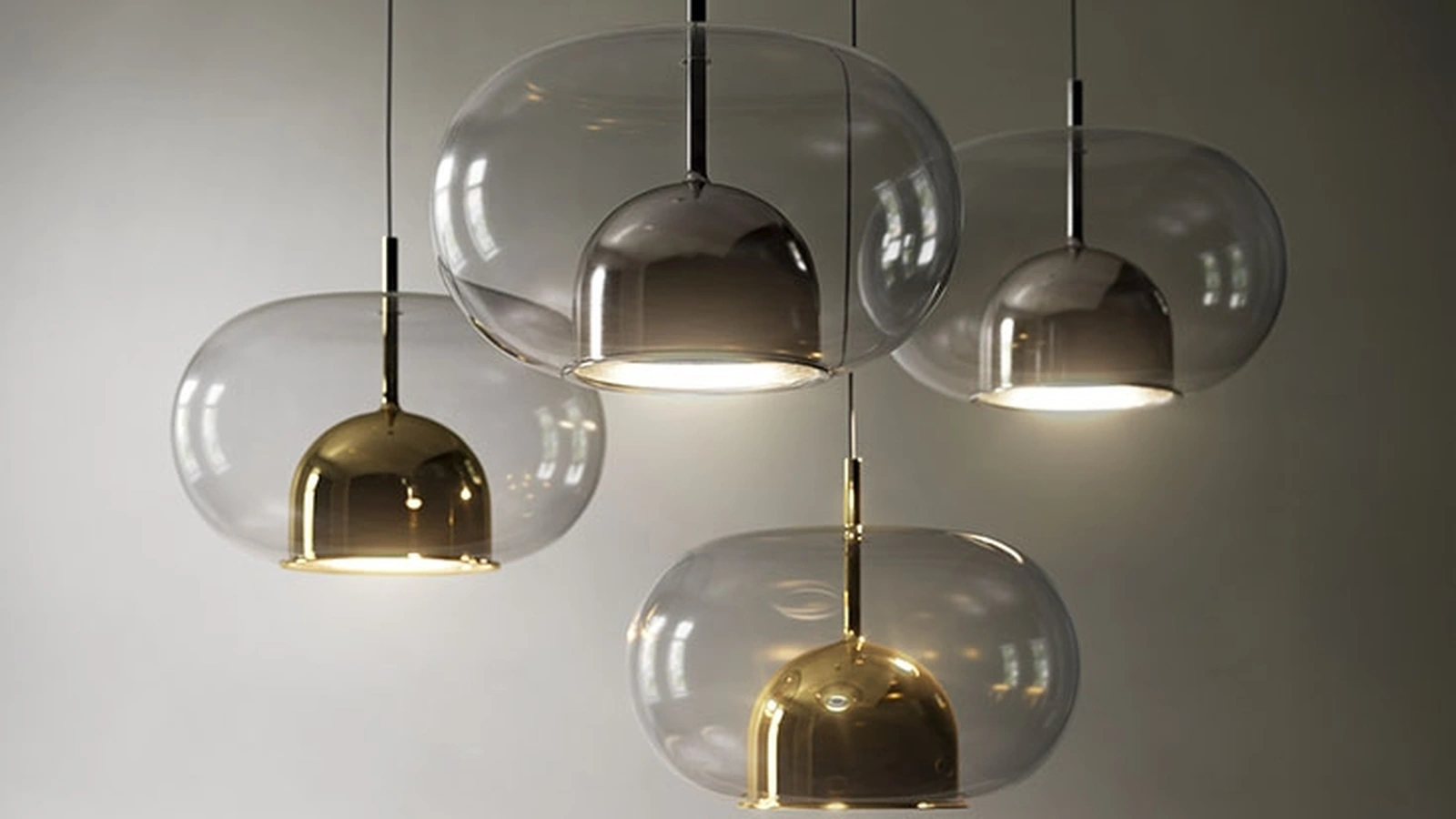 Lampada a sospensione con paralume in vetro borosilicato trasparente e calotta interna in vetro borosilicato verniciato Coimbra di Cattelan Italia