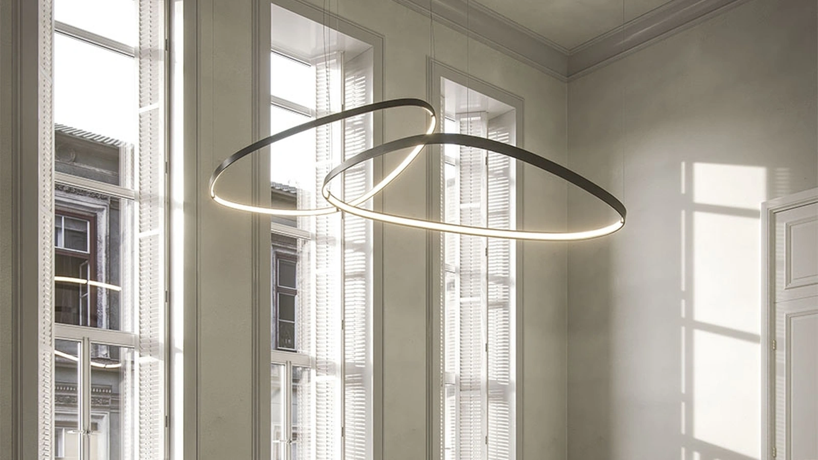 Lampada a sospensione Magellano Magnum in acciaio verniciato titanio di Cattelan Italia