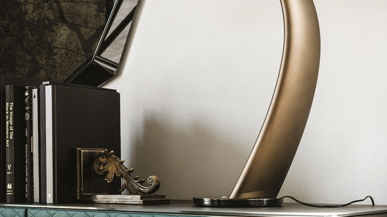 Lampada da tavolo Mamba in poliuretano verniciato di Cattelan Italia