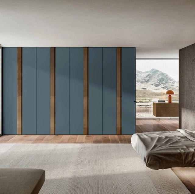 Armadio con ante battenti in laccato opaco con inserti in vetro Groove 1189 di Lago