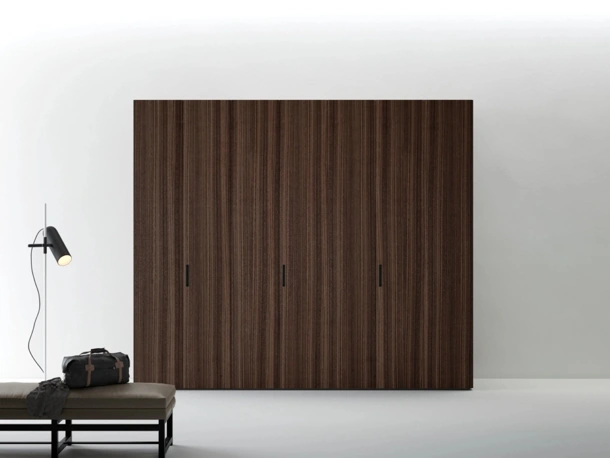 Armadio Freedhome Terminale con ante battenti in eucalipto di Caccaro