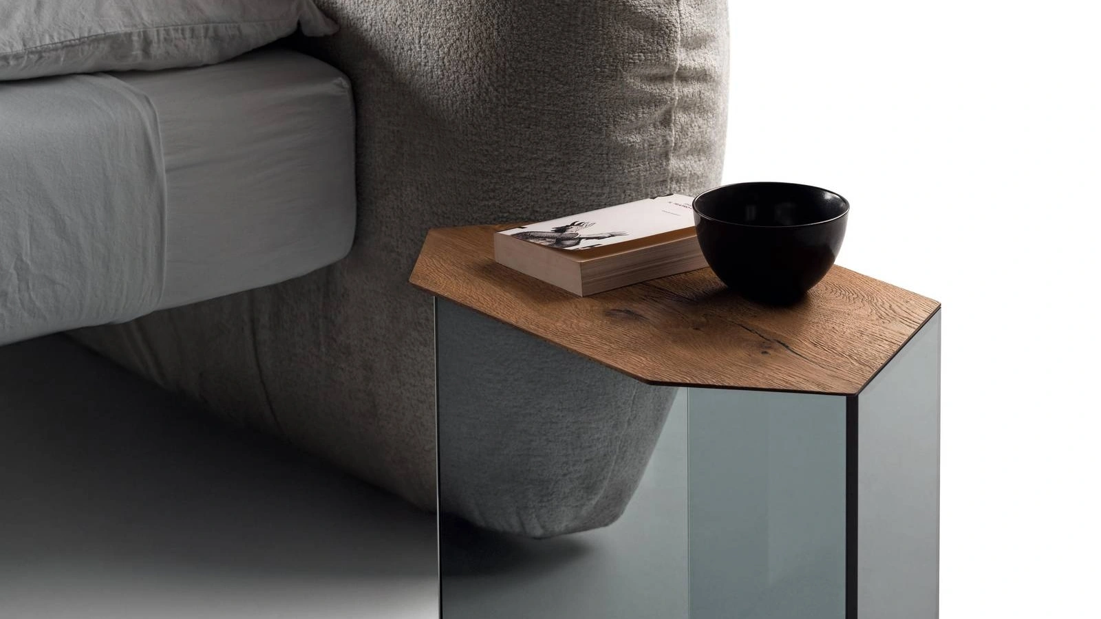 Comodino in legno e vetro Livre 2127 di Lago
