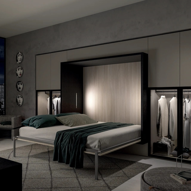 Letto matrimoniale a scomparsa su nicchia in legno e melaminico con armadiatura in laccato opaco Alcova System Comp 259 di Tumidei