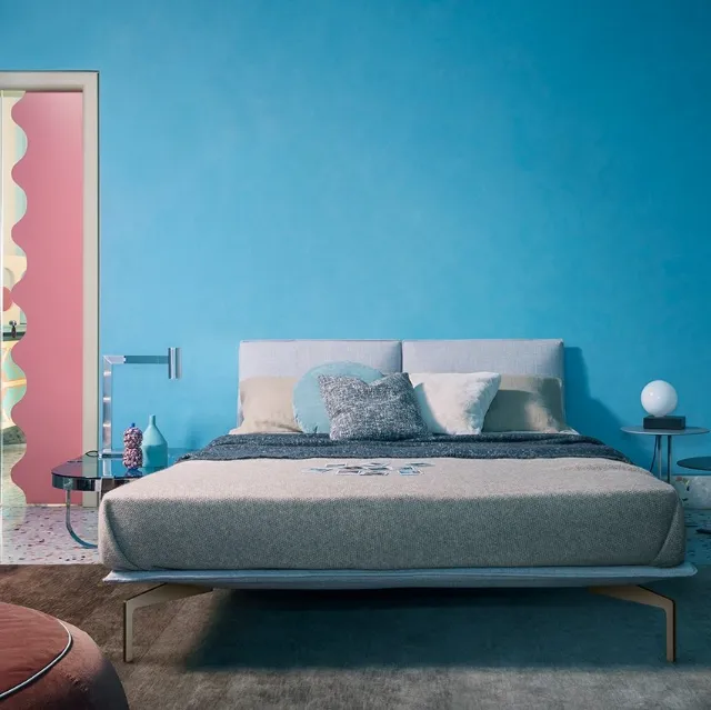 Letto con testiera imbottita Avant-Après di Saba