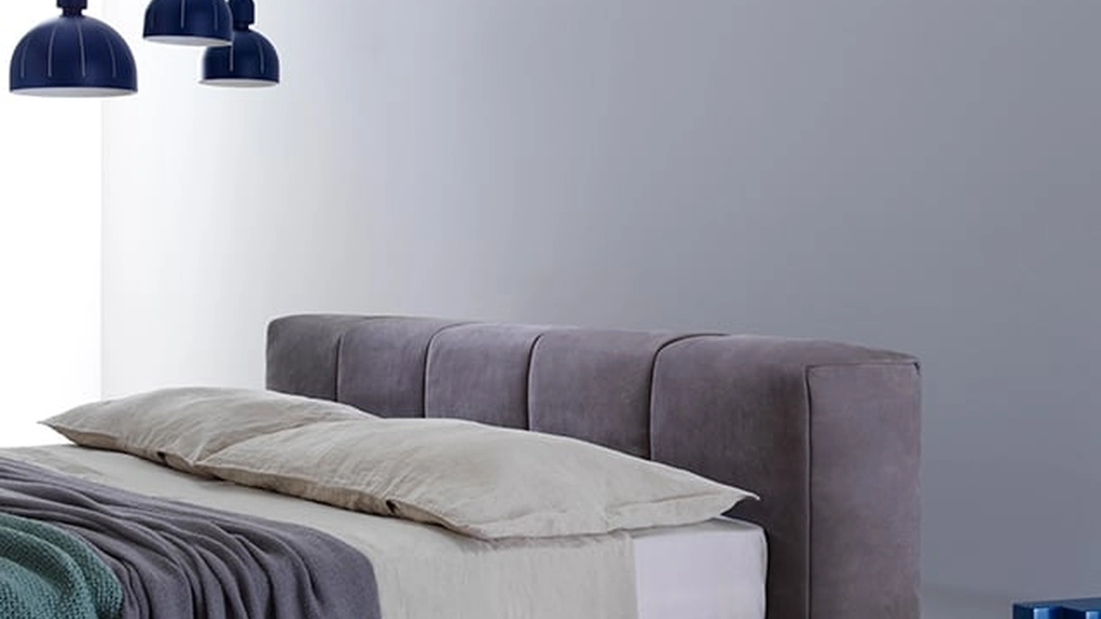 Letto matrimoniale con testiera Pixel Air di Saba