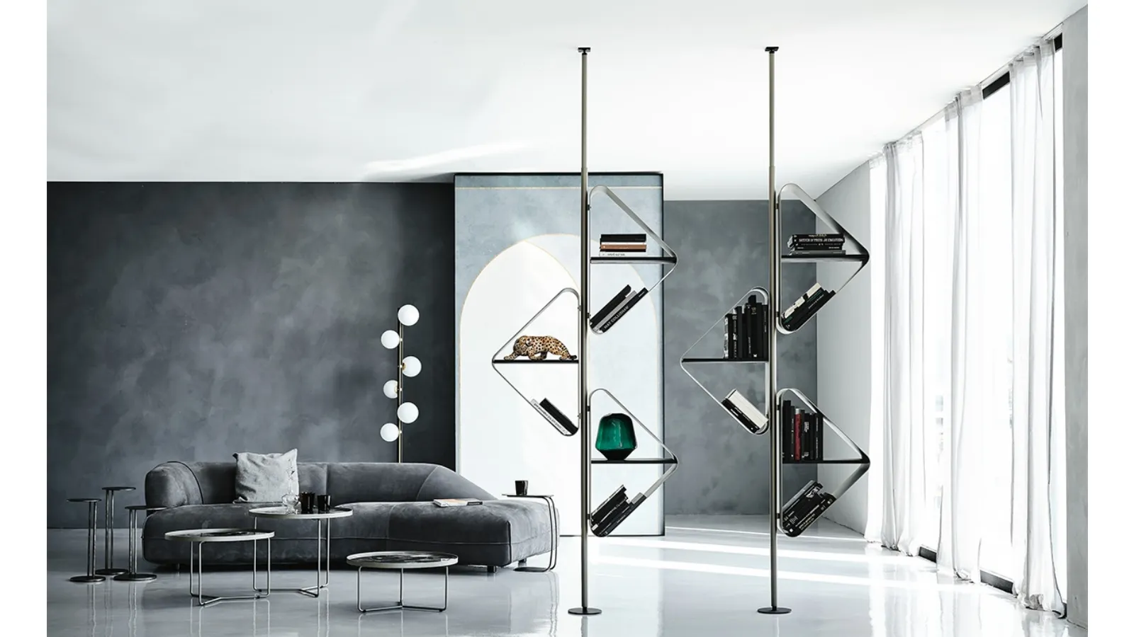 Libreria divisoria  in metallo con ripiani in legno Spinnaker di Cattelan Italia