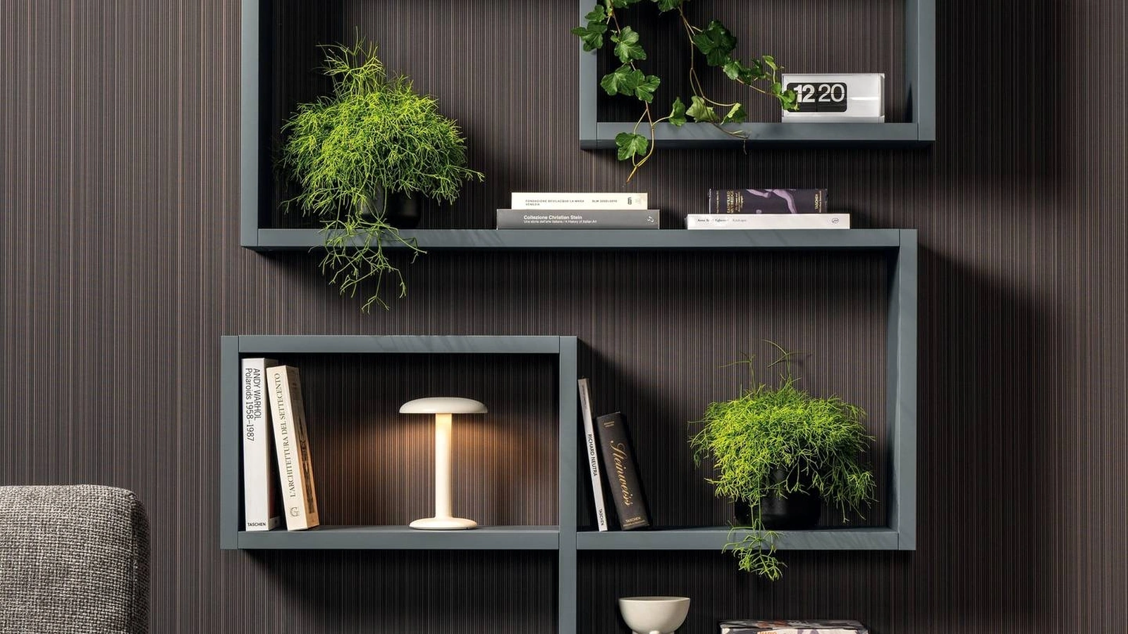 Libreria di design sospesa LagoLinea di Lago