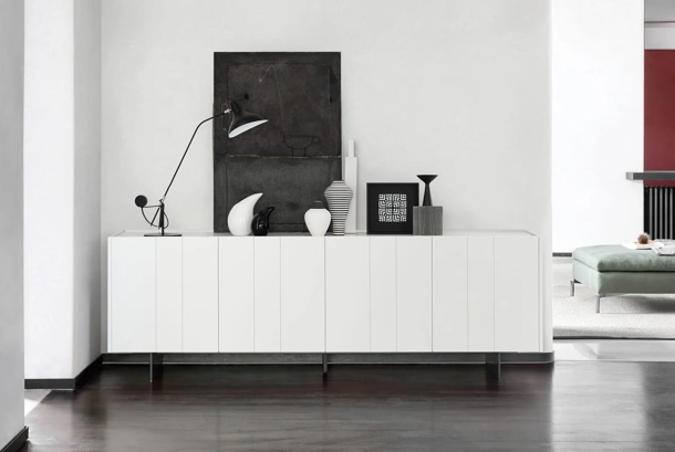 Madia Stripe in laccato bianco  opaco di Novamobili