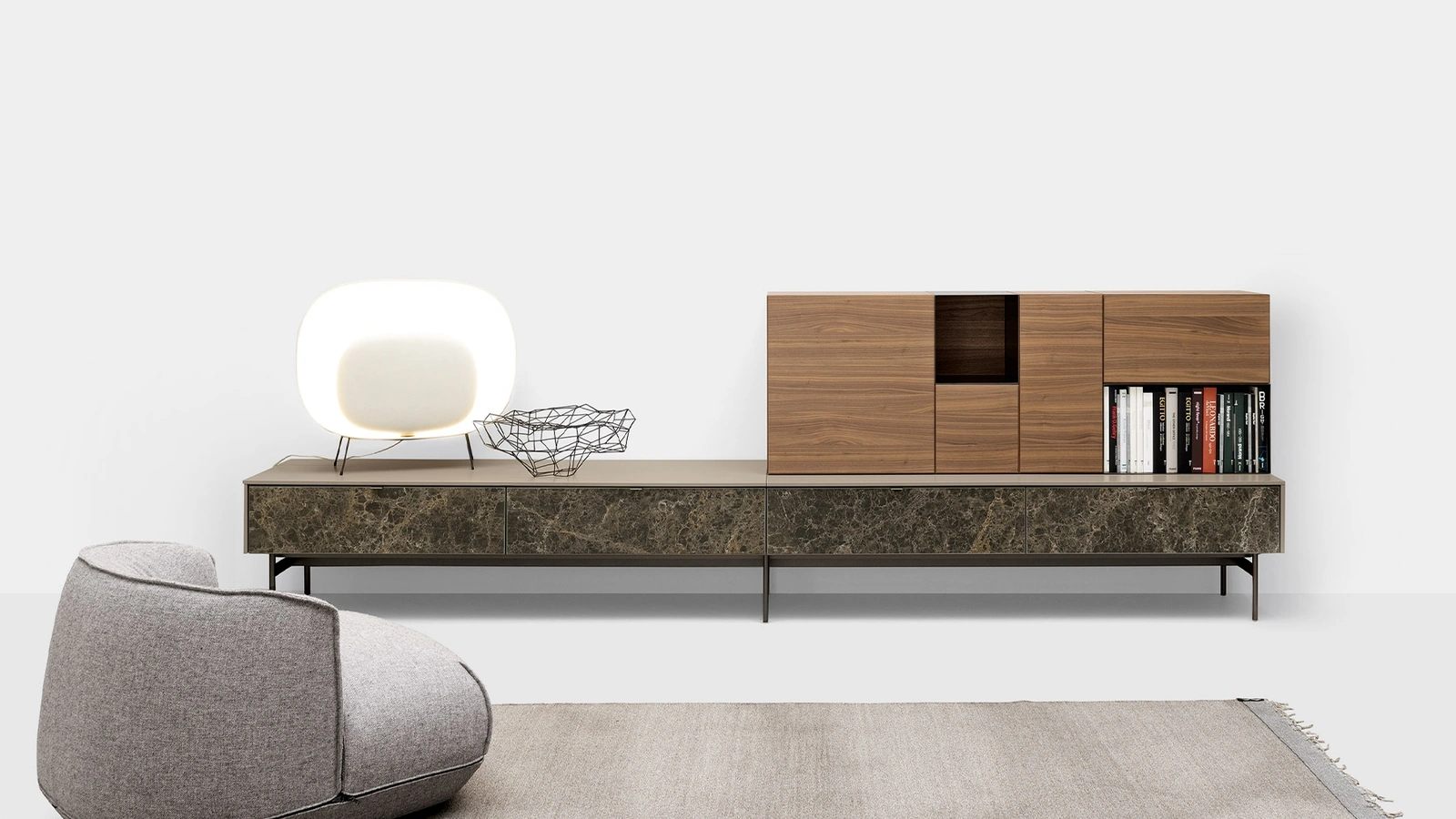 Mobile Porta Tv Avenue System On Metal Feet di Kristalia
