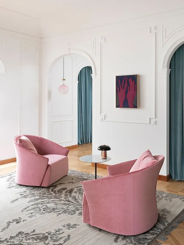 Poltroncina in tessuto rosa antico Bustier di Saba