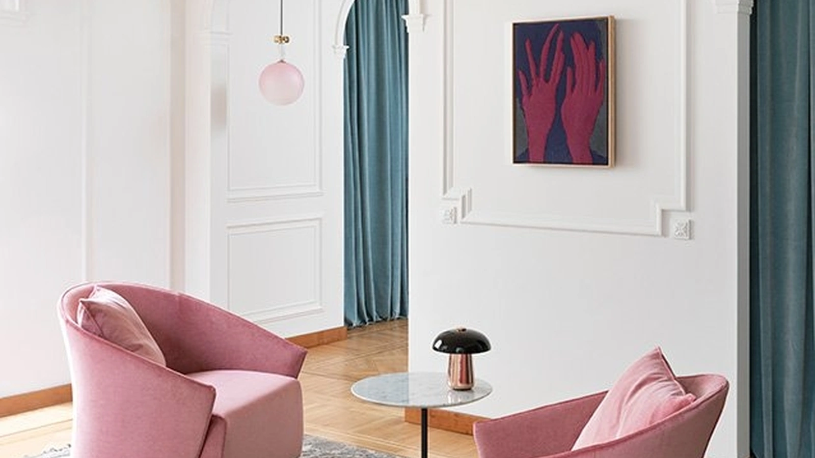 Poltroncina in tessuto rosa antico Bustier di Saba