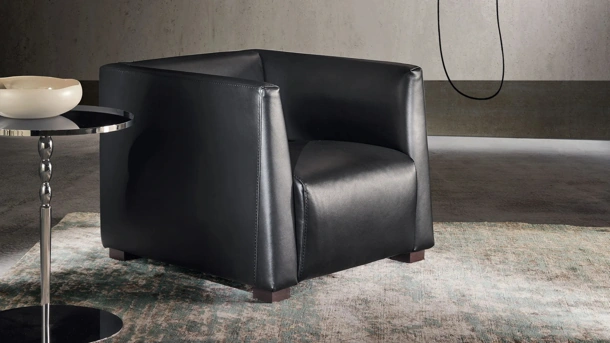 Poltroncina moderna squadrata in pelle Charlie di Gurian