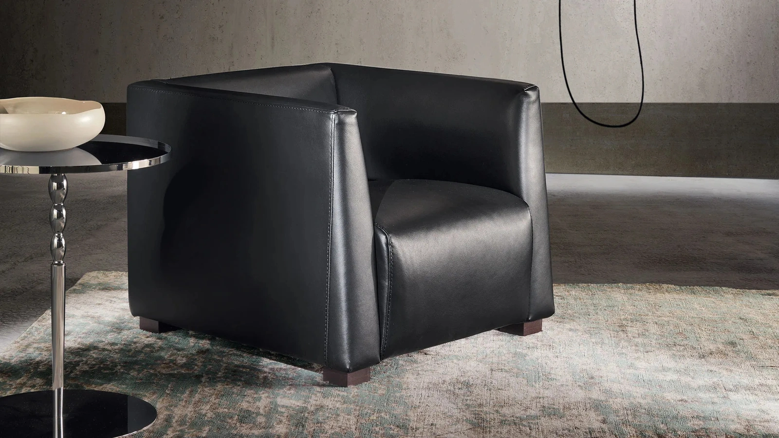 Poltroncina moderna squadrata in pelle Charlie di Gurian