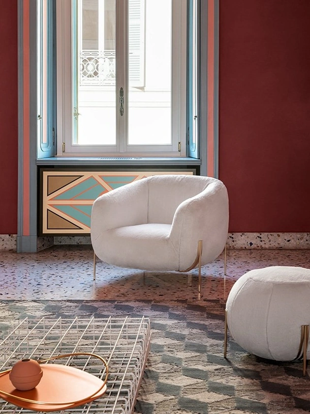 Poltroncina in tessuto dalla forma accogliente Geo di Saba