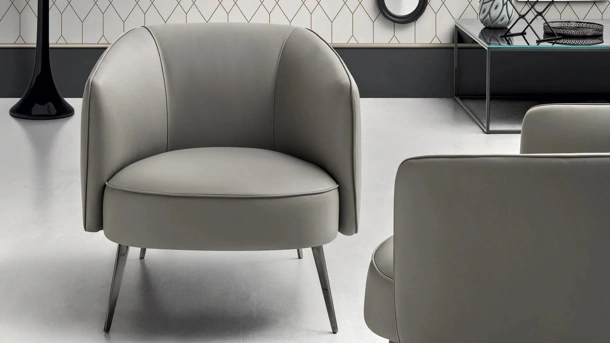 Poltroncina moderna in pelle imbottita Kelly di Gurian