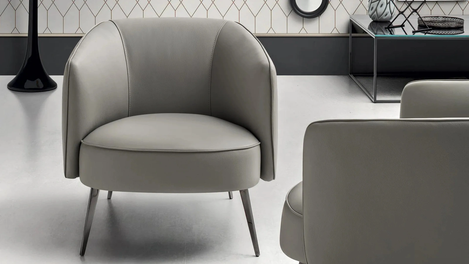 Poltroncina moderna in pelle imbottita Kelly di Gurian