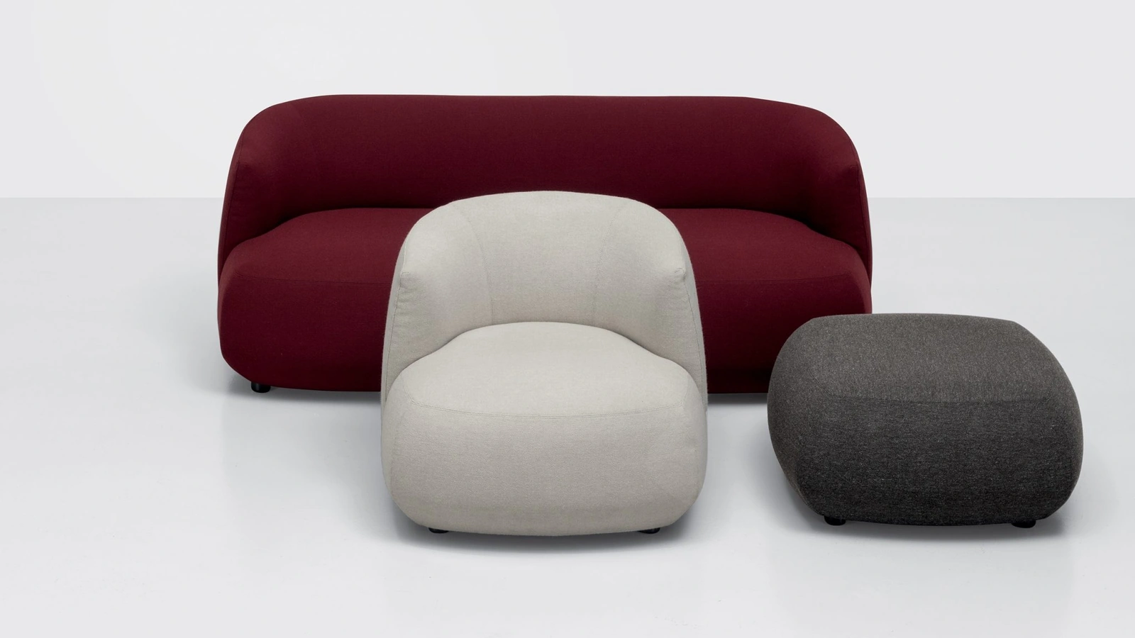 Poltroncina in tessuto imbottito Brioni Up di Kristalia