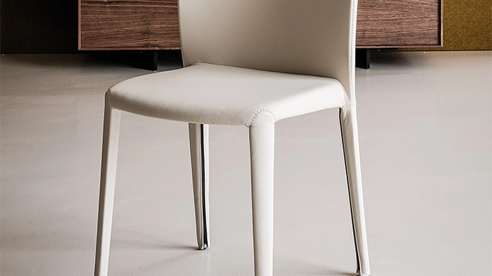 Sedia in acciaio rivestita in pelle Daisy di Cattelan Italia