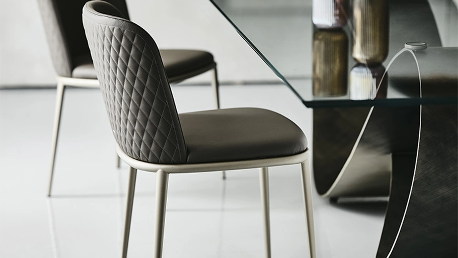 Sedia in pelle con schienale trapuntato Magda ML Couture di Cattelan Italia