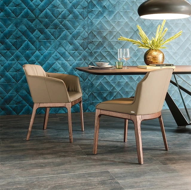 Sedia Musa in pelle con base in legno di Cattelan Italia