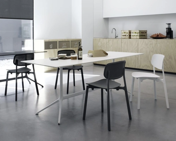 Sedia impilabile Colander Legno di Kristalia