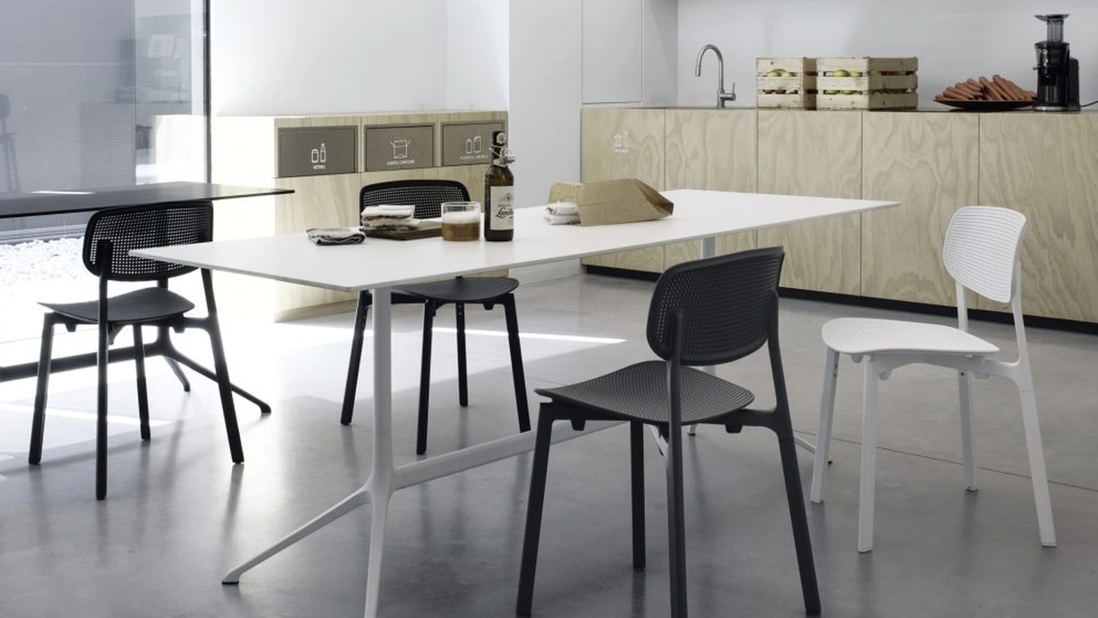 Sedia impilabile Colander Legno di Kristalia