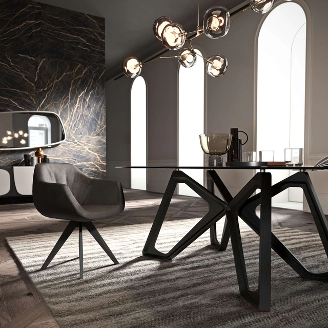 Sedia moderna con braccioli rivestita in pelle con base in legno Delia di Ozzio