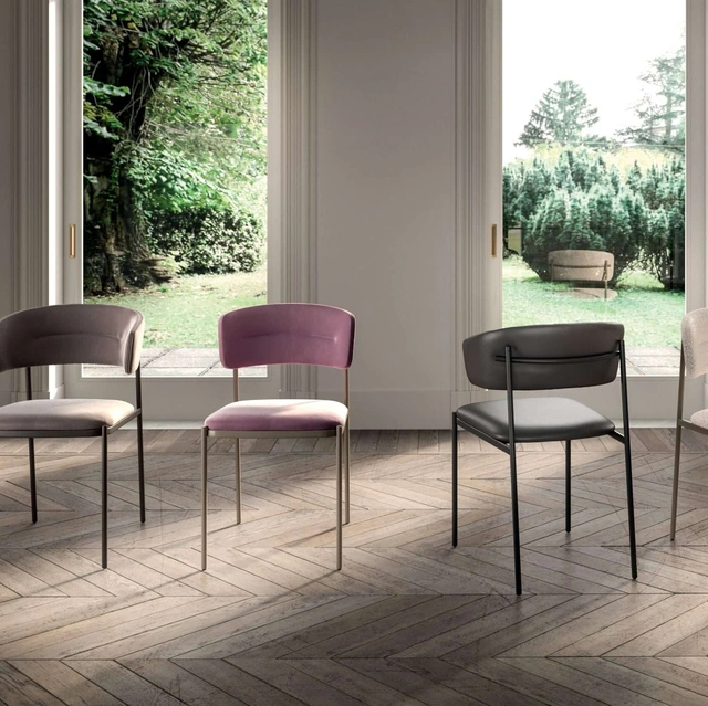 Sedia di design in tessuto o pelle con struttura in metallo Ego di Ozzio