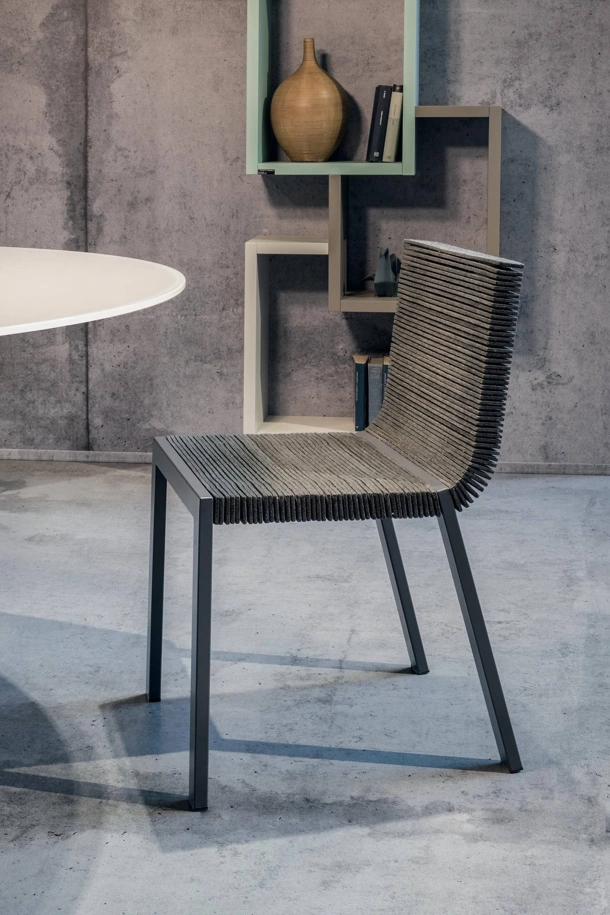 Sedia di design in feltro Steps 2537 di Lago
