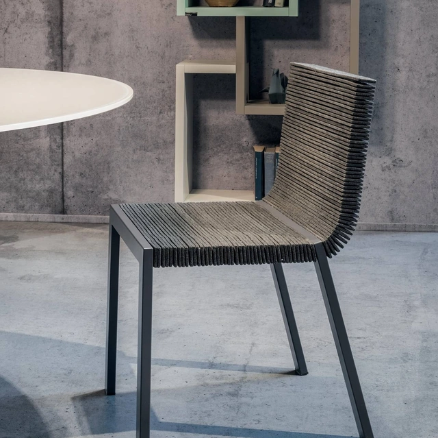 Sedia di design in feltro Steps 2537 di Lago