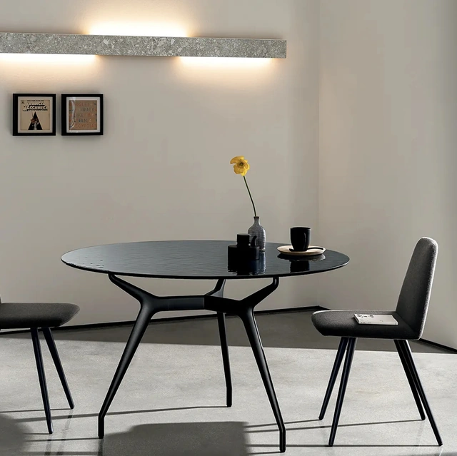 Tavolo Arkos Round in vetro con struttura in alluminio di Sovet