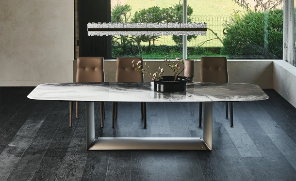 Tavolo con base in acciaio e piano in cristallo con stampa Dragon Crystalart di Cattelan Italia