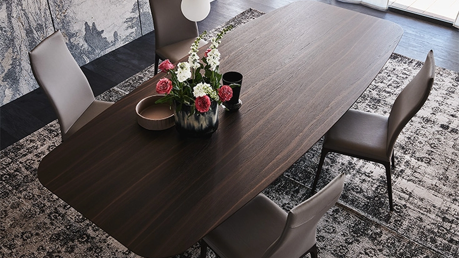 Tavolo con base in acciaio e piano in legno con angoli stondati Dragon Wood di Cattelan Italia