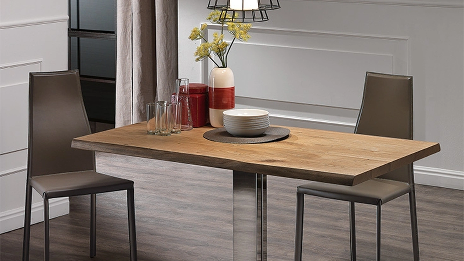 Tavolo con base in acciaio e piano in legno di noce Elvis Wood di Cattelan Italia
