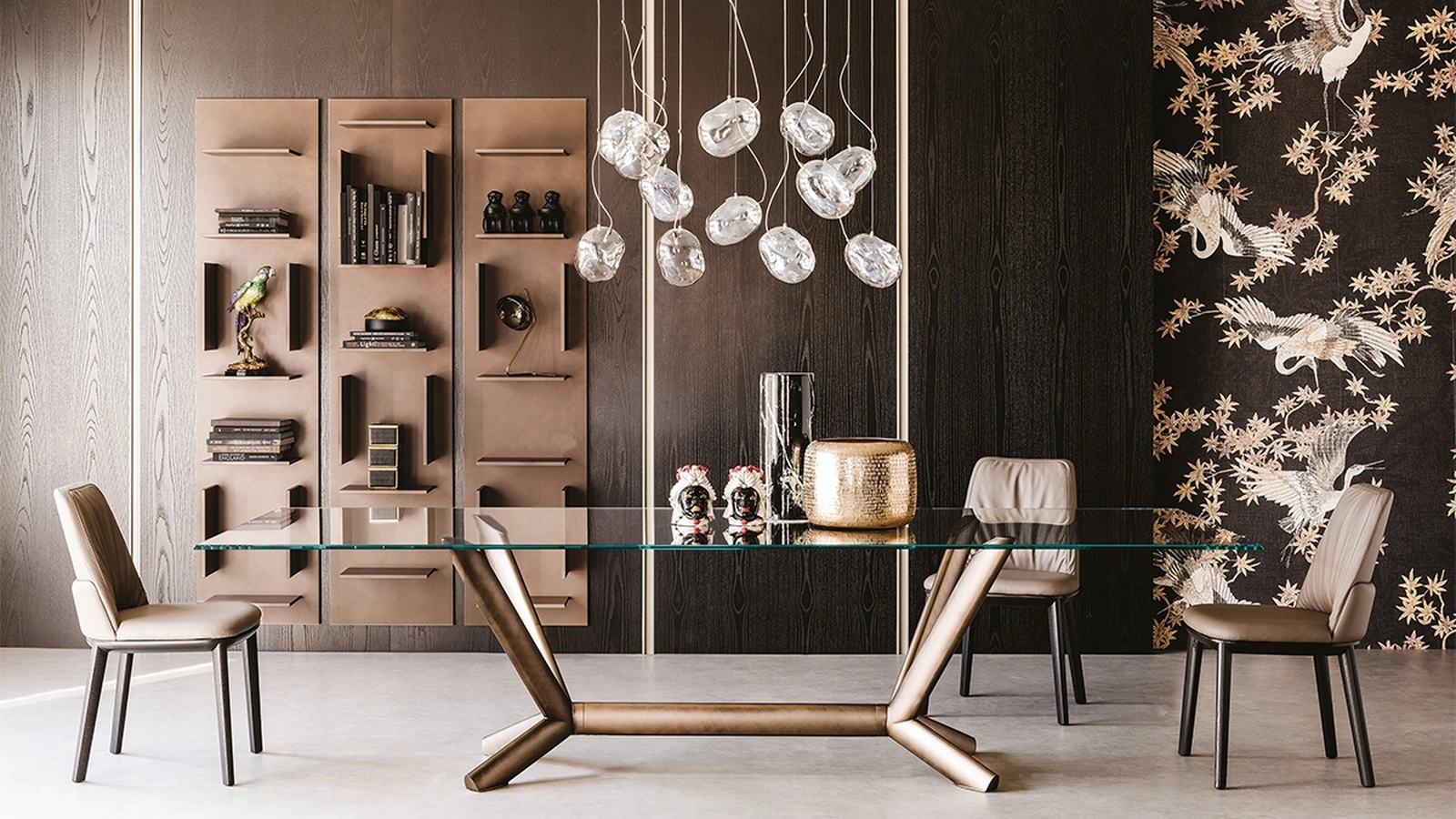Tavolo con base in acciaio e piano in cristallo Planer di Cattelan Italia