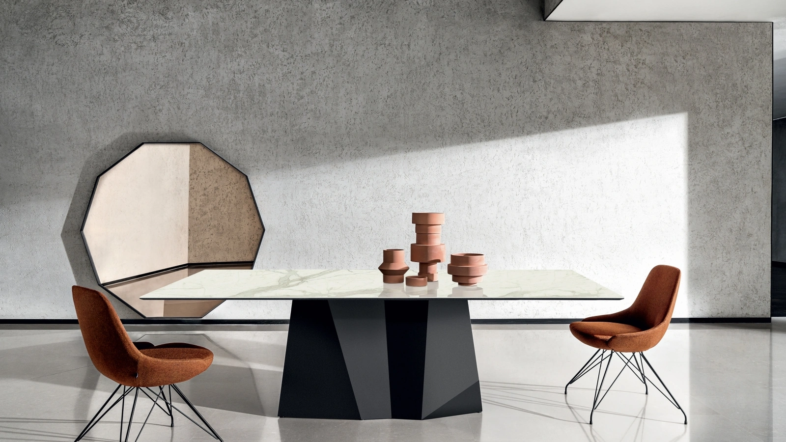 Tavolo Grandeod con top in ceramica e base in metallo verniciato di Sovet