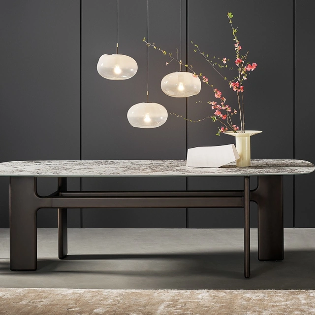 Tavolo Hippos con top in ceramica di Bonaldo