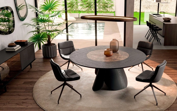 Tavolo rotondo allungabile in legno Veliero con vassoio girevole Lazy Susan in ceramica incassato nel piano di Ozzio