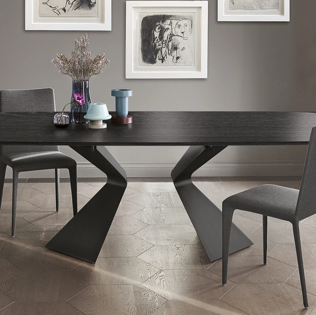 Tavolo Prora con top in legno e base in metallo di Bonaldo