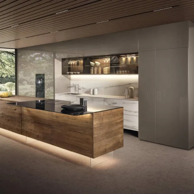 Cucina Design con isola 36e8 Project 2811 in legno e vetro di Lago